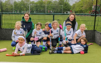 Hockeymädchen belohnen sich zum Auftakt der Feldrunde
