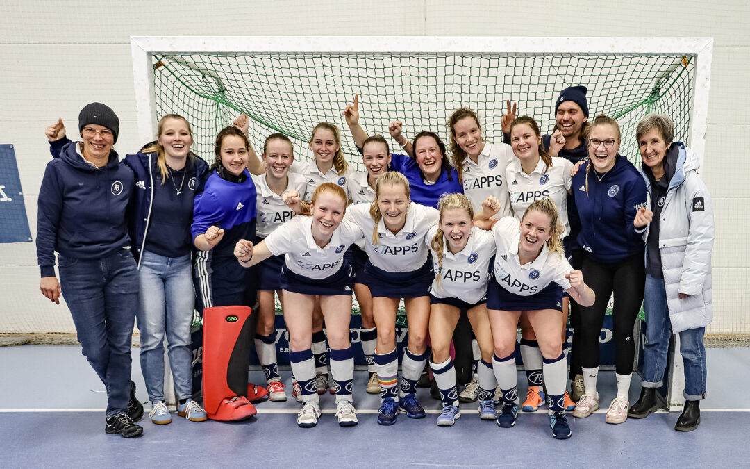 Hockeydamen sind Derbysieger und Spitzenreiter